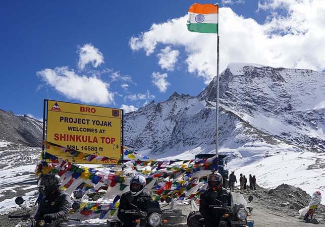 Ladakh blog- Unzila - Bikers at Shinku La